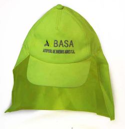 GORRO CON VISERA DE GABARDINA FLUO CON PROTECTOR EN LA NUCA