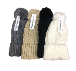 GORRO TEJIDO CON TRENZAS Y POMPON